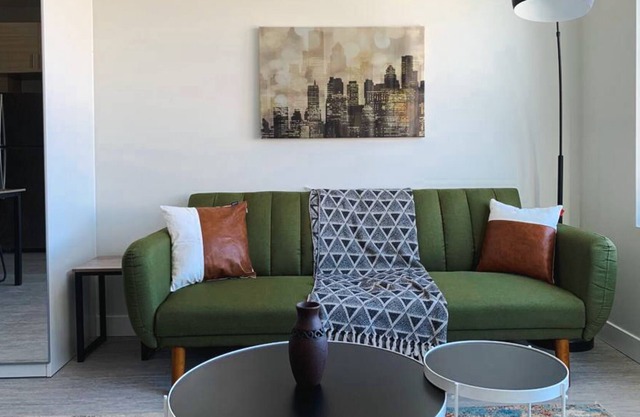Extraordinary 1BD/1BA Studio and Gym - Des Moines