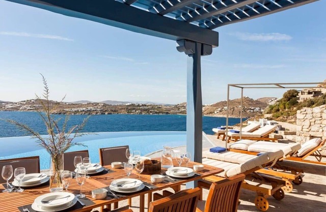 Extravagant Villa with Fascinating Infinity Pool