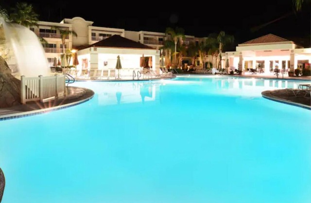 FAB JR VILLA w/ POOL-WATERSLIDE-HOT TUB Sleeps 4