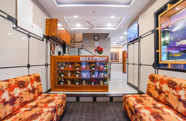 Fabhotel Royal Palace