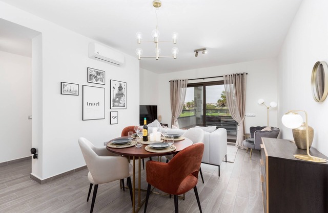 Fantástico apartamento boutique junto al campo de golf y cerca de la playa