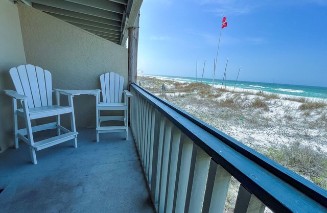 Fabulous 1BR Condo with amazing beach views sleeps 4. Park by door. Pool.