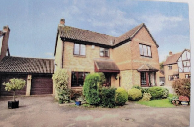 Fabulous 4-bedroom house in Welling, fully detached, for a perfect getaway