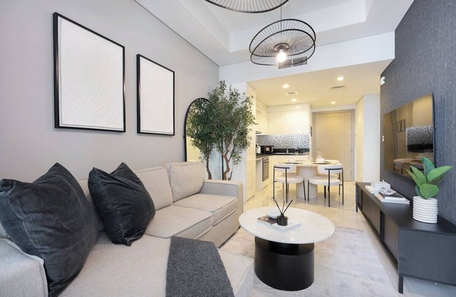Glamorous 2-Bedroom Apartment with Skyline Views in Business Bay