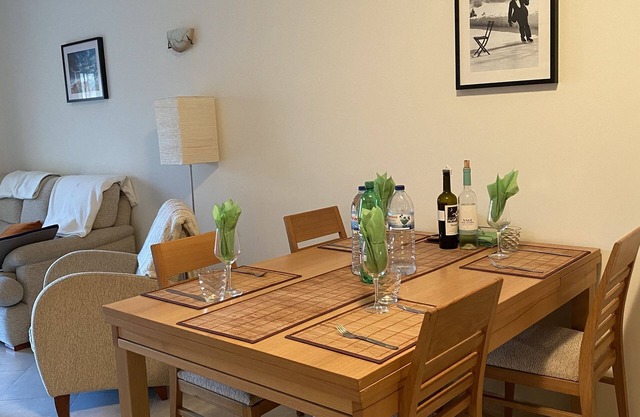 Fabuloso apartamento con WIFI y uso compartido de piscinas cubiertas / al aire libre, tenis