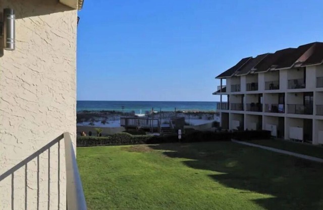Fabulous beach-front townhome, w/ pool, 2 balconies