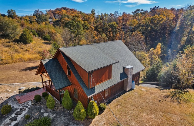 Private Hot Tub, Game Room,Community Pool,Big Yard & more!