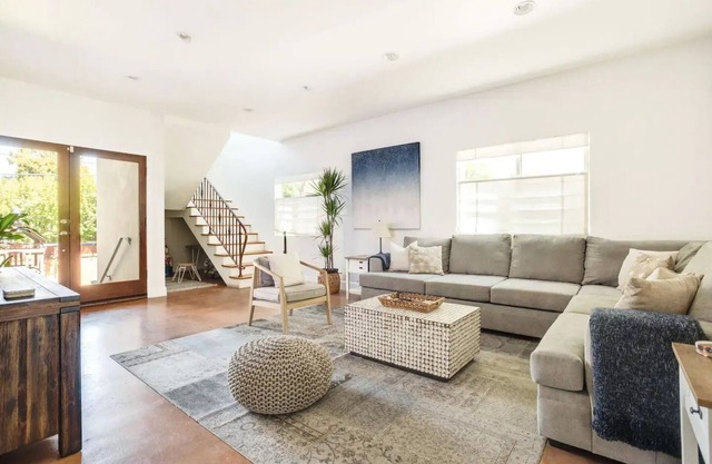 Fabulous for families & business 5/3 + 1/1 studio
