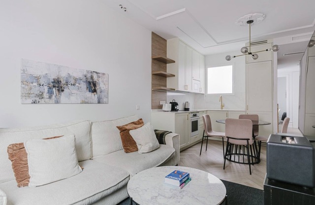 Fabulous Lista 3BR w/ A/C, 4 min from El Retiro Park, by Blueground