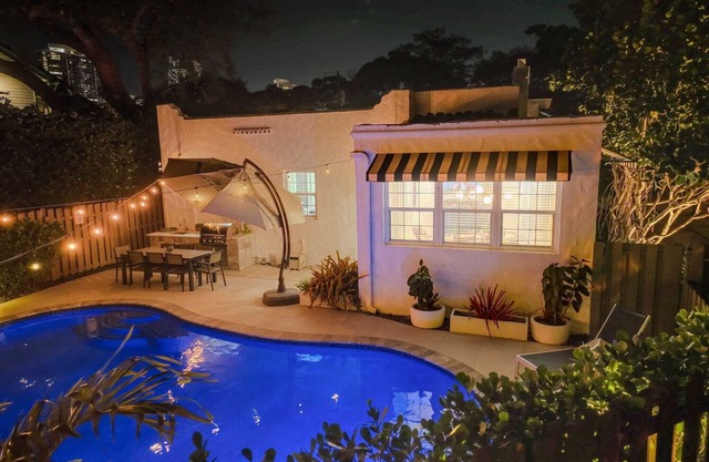 Fabulous Rio Vista Heated Pool Home Near the Las Olas District and the Beaches!!