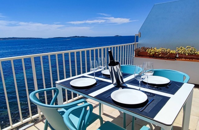 Apartamento frente al mar, cerca de las playas y del centro, tranquilo.