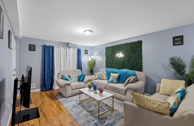 Faith's Spacious 3-Bed 2-Bath with City Access 10 Mins to EWR Prudential Center!