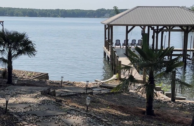 Perfect For Your Getaway! Gorgeous views of Lake Norman+ free kayaks & SUPs
