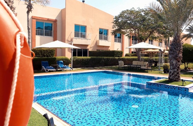 Villas de 4 dormitorios - Villas completamente amuebladas y con servicios en Al Barsha -1 Dubai