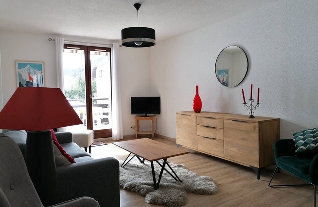 Apartamento familiar para 6 con terraza, estacionamiento gratuito y cerca de las lanzaderas