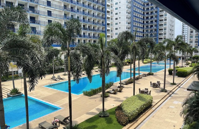 Family / Barkada 2 tandem rooms for 6-8 pax Sea Residences Mall of Aisa