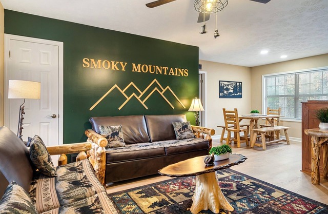 Family Cabin just 5 minutes from Dollywood! Fun Game Room