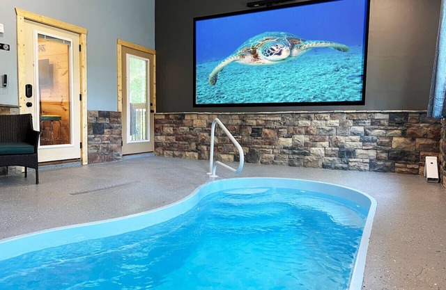 Family Cabin, Indoor Heated Pool Theater