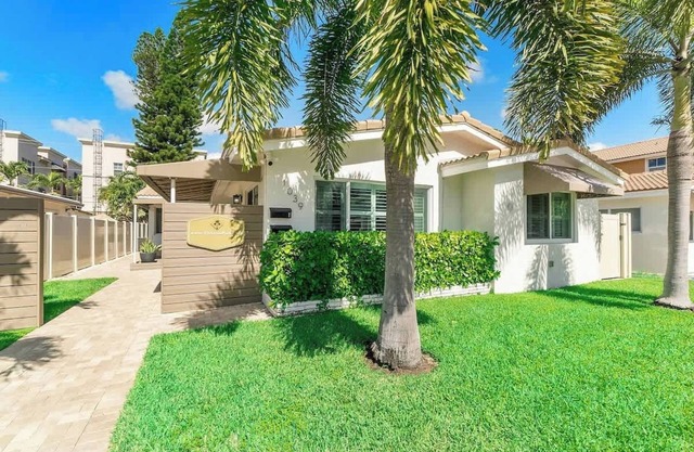 Family Compound🏠Tiki Hut/Close to Beach👙King Beds🛏️No Pet Fee ❤️