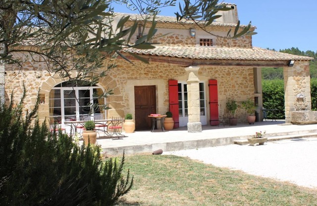 Casa de campo familiar en la Provenza en un viñedo con piscina auténtica