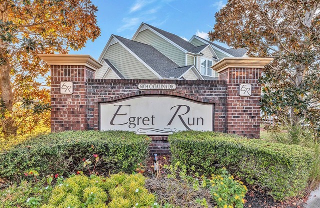 Family friendly spacious Barefoot townhome w/ neighborhood pool & 4 golf courses