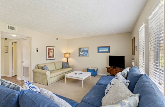 Family-Friendly Townhome with Pool, Tennis & Short Walk to Beach