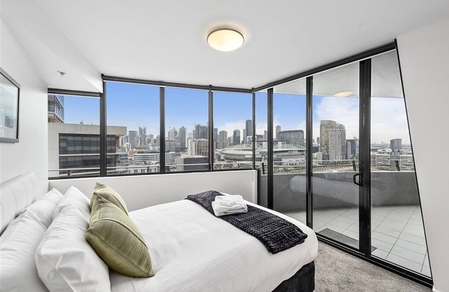 Family friendly 2br 2bath with large terrace close to CBD & Marvel Stadium