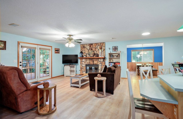 Family friendly 3BR 2.5BA home near Sandy River