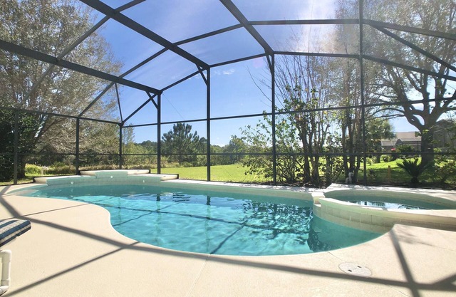 Villa de 5 habitaciones para familias con impresionantes vistas y piscina privada orientada al sur