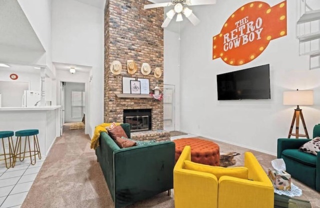 Family Friendly! The Retro Cowboy /3bed / 2bath