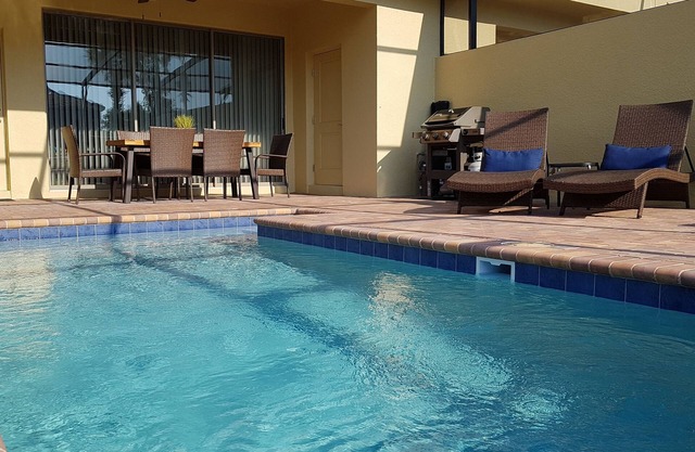 Ideal para familias, lujoso, 3 min. caminar a las hermosas instalaciones de la piscina del complejo!