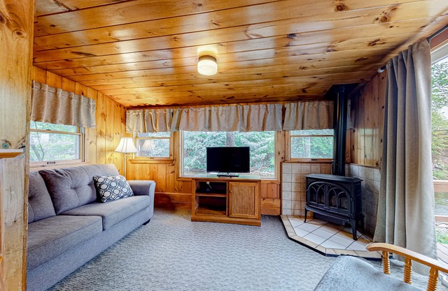 Family-Friendly Cabin w/ Shared Pool, WiFi, & Kitchenette - Close to Attractions