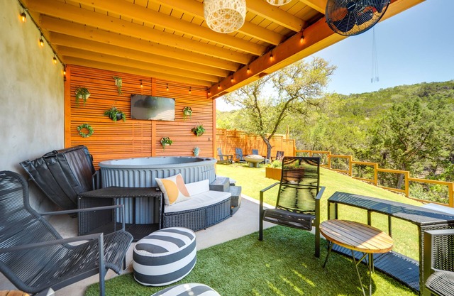 Family-Friendly Canyon Lake Rental w/ Hot Tub!