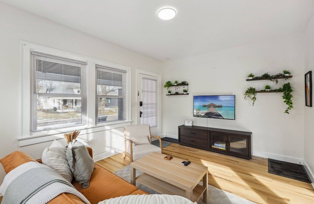 Family-Friendly Home: Free Parking, near Butler