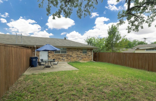 Summer Getaway w/ Fenced Yard - Near DFW Airport