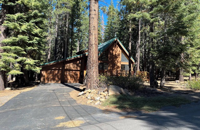casa familiar situado en medio de los pinos, y la copia de seguridad en un bosque nacional