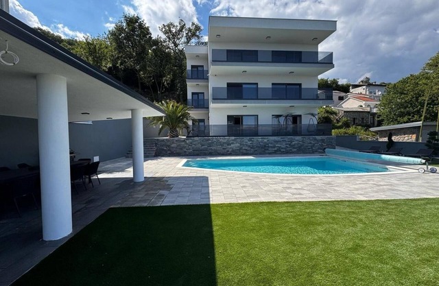 Casa familiar con piscina Opatija (K-23833)
