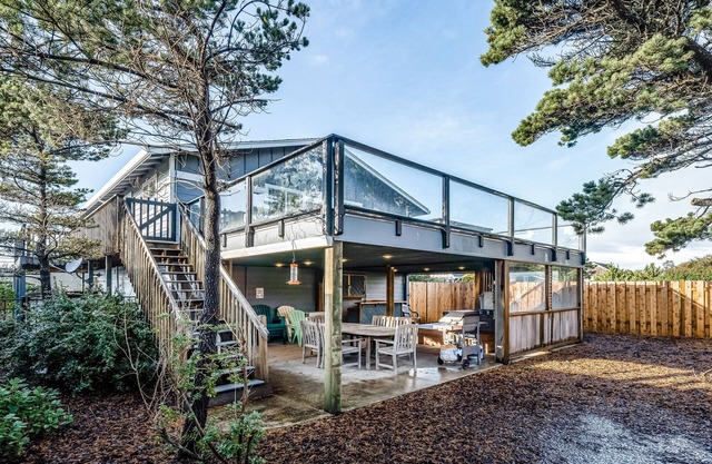 Casa ideal para familias con vistas al océano y bañera de hidromasaje privada: ¡camina hasta la playa!