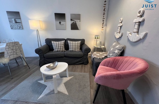 Family-friendly vacation apartment with swimming pool and sauna, centrally located