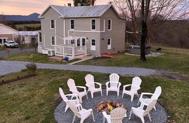 Family Friendly w/ Mountain Views, Hot Tub, Fire Pit, 4 mins to Luray Caverns