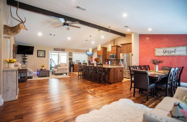 Family friendly with lots of room for fun! 7 minutes to Six Flags/ La Cantera.