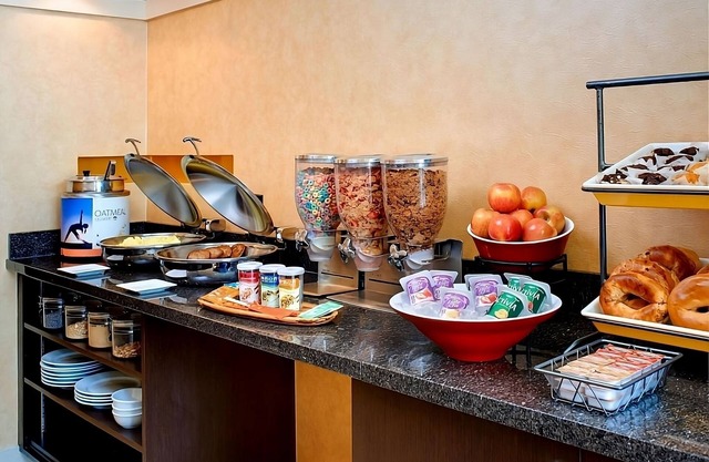 Family Fun at Detroit Zoo! Free Breakfast, Full Kitchen, Pet-friendly Property!