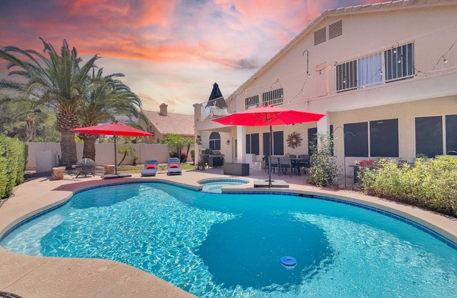 Family Fun! Game Room, Heated Pool/Spa! Golf Views.