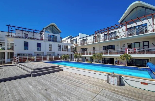 Family fun-sea,sand,surf- Secure-pool, balcony