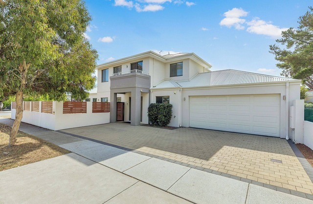 Modern 4BR Coastal Retreat – Stylish Comfort Minutes from the Beach & Shops