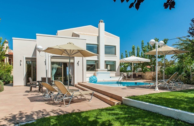 Villa familiar en el campo con vista al mar