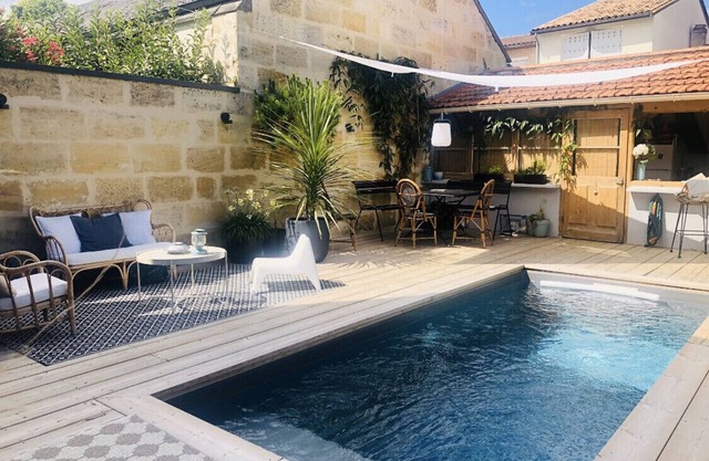 Family home in the heart of town near Bordeaux