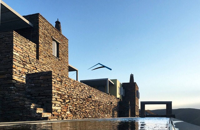 Family home with a fantastic sea view and a 25 meters long swimming pool.Hs2