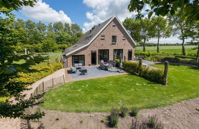 Casa familiar cerca de playa Vrouwenpolder