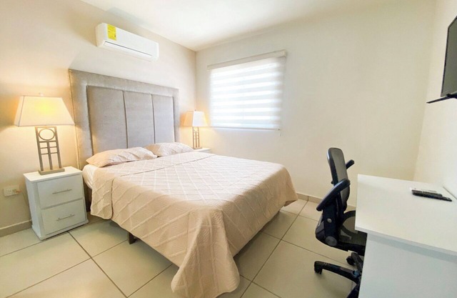 Family House w/Alberca 5 min Airport/Consulate